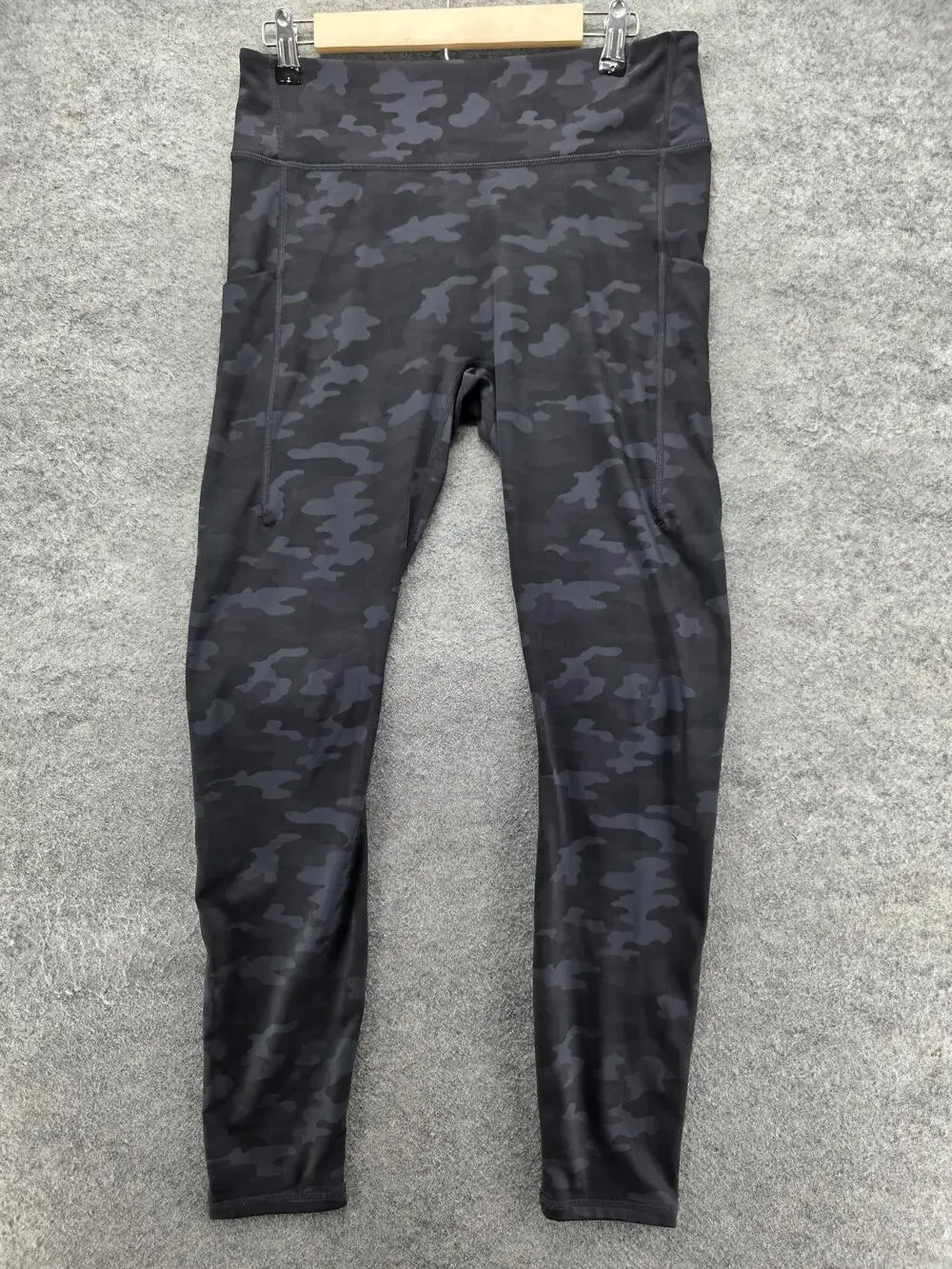 Fabletics Leggings Mens M Black Motion 365+ Compression Camo Pockets Stretch